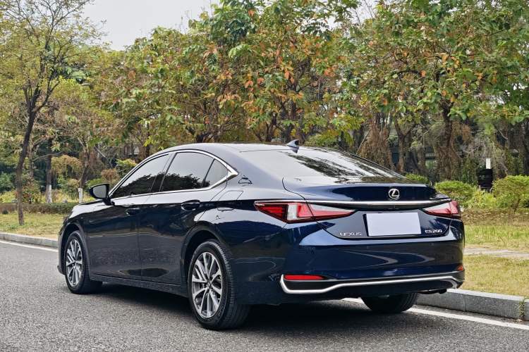 Used Lexus ES 2022 200 Excellence Edition
