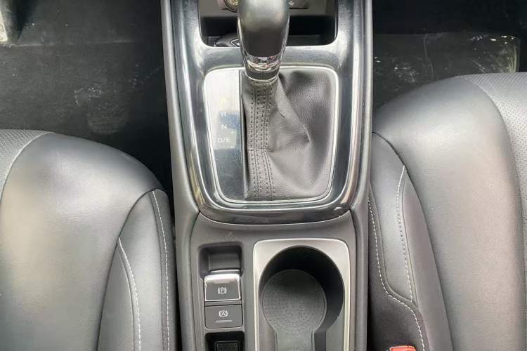 Used Roewe i5 2020 1.5L Automatic 4G Connect Luxury Flagship Edition
