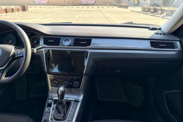 Used Volkswagen Passat 2017 280TSI DSG Luxury Edition
