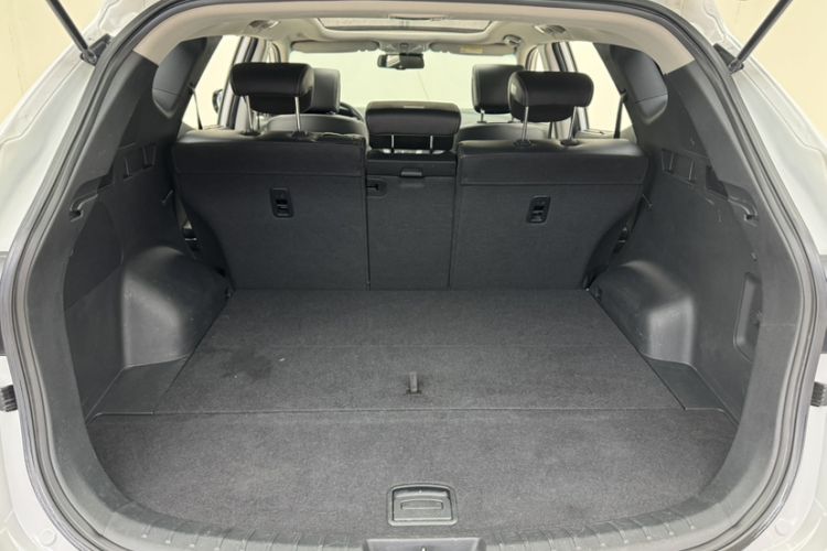 Used Hyundai Santa Fe 2017 2.4L Automatic Two-Wheel Drive Smart Version 5 Seats
