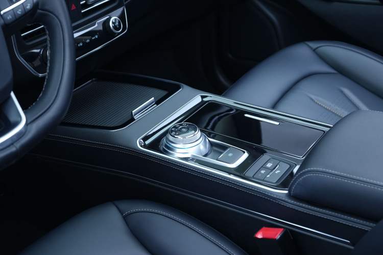 Used Ford Edge 2021 PLUS EcoBoost 245 Two-Wheel-Drive Titanium 7-Seater