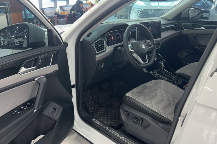 Used Volkswagen Tayron 2024 300TSI Two-Wheel-Drive Luxury Plus Advanced Version
