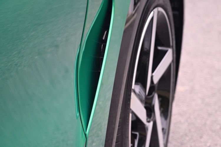 Used  YU7 2025 Ultra-Long Range High-Performance All-Wheel-Drive Max Edition
