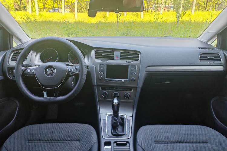 Used Volkswagen Golf 2016 230TSI Automatic Comfort Version
