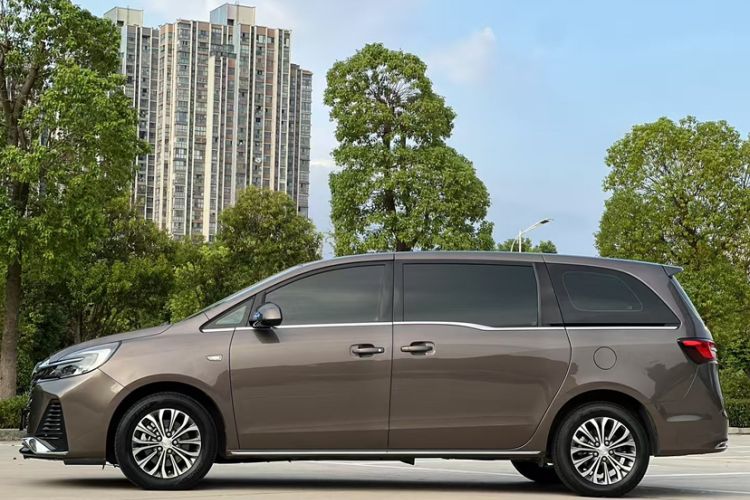 Used Buick GL8 2023 Land Executive Class Comfort Model
