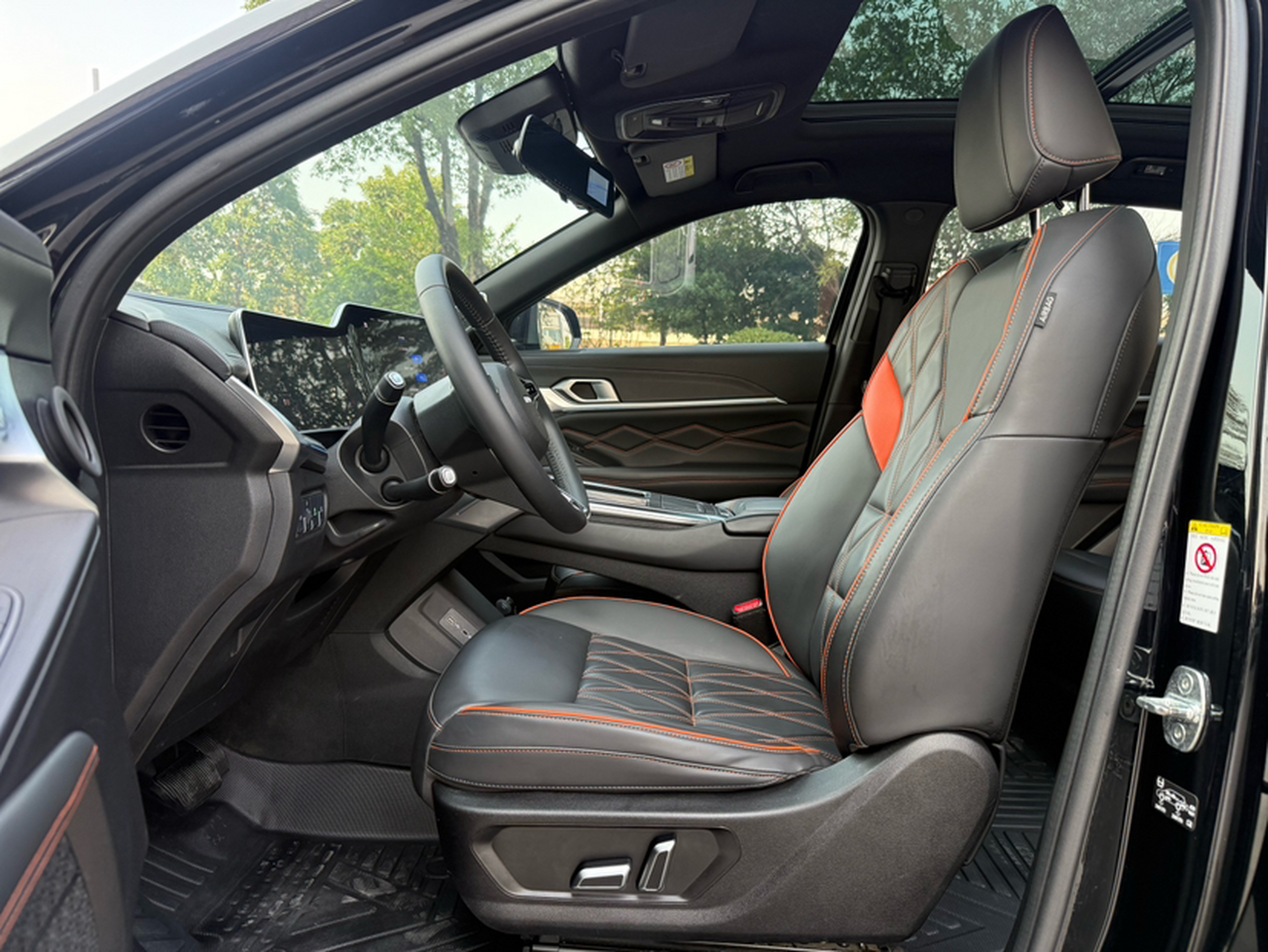 Переднее сиденье в автомобиле