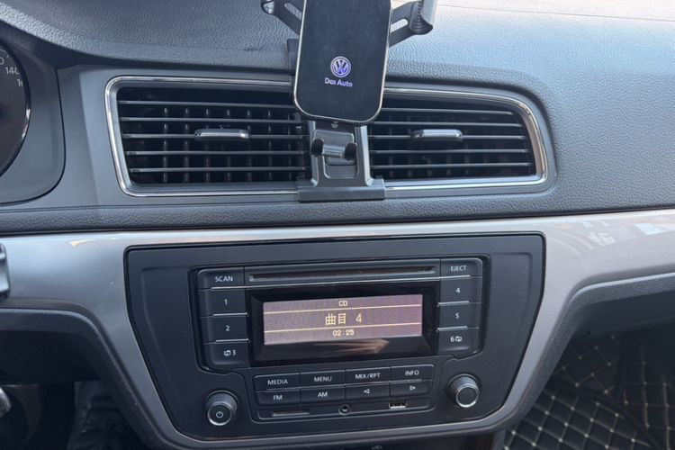 Used Volkswagen Lavida 2018 Classic 1.5L Manual Fashion Edition China VI Standard
