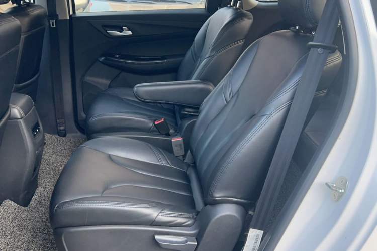 Used Baojun 730 2019 1.5T Manual Fashion Model 7-seater China VI
