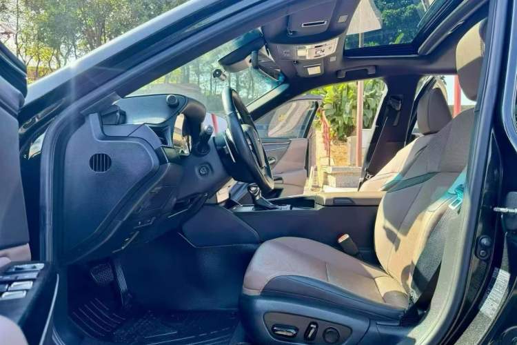 Used Lexus ES 2023 200 Excellence Edition
