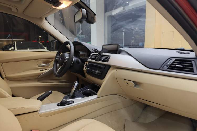 Used BMW 3 Series 2015 320i Luxury Line Stylish Edition