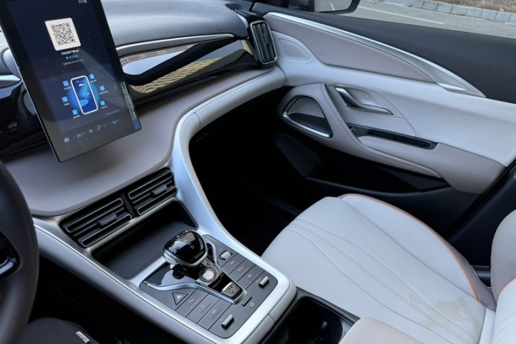 Used BYD Song Pro New Energy 2024 HONOR Edition DM-i 71KM Navigation Model
