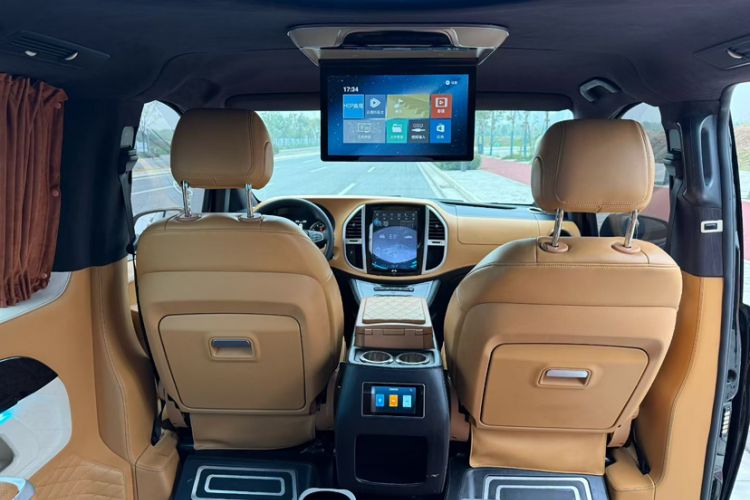 Used Mercedes-Benz Vito 2018 2.0T Elite Version 7 Seats China VI Emission Standard
