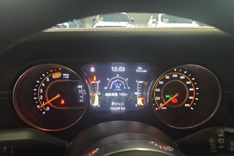 Used  Wrangler 2019 2.0T Sahara Four-Door Brilliant Top Version China VI Emission Standard
