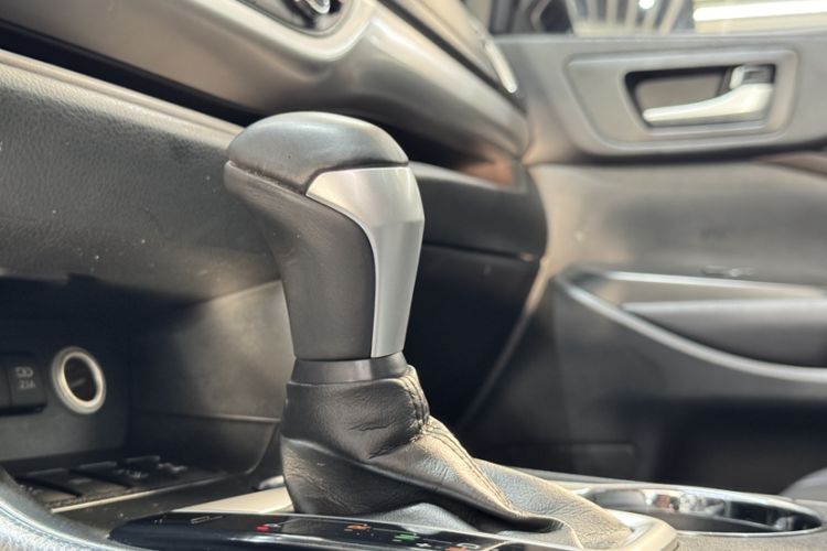 Used Toyota Highlander 2018 2.0T Four-Wheel Drive Luxury Edition 7 Seats China V Emission Standard
