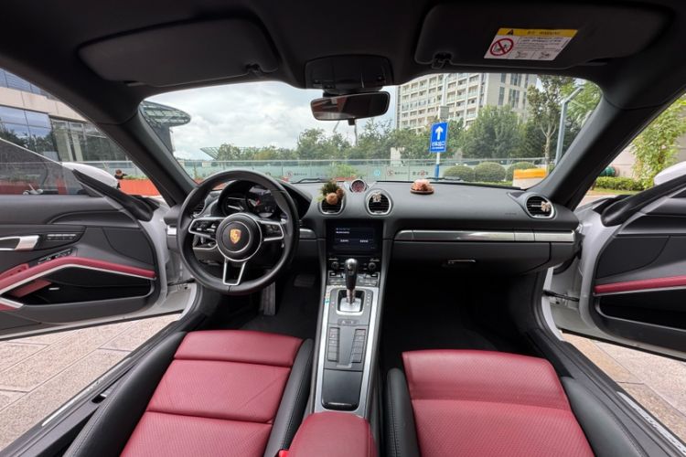 Used Porsche 718 2018 Cayman 2.0T
