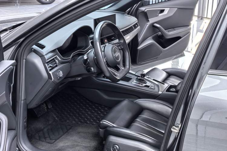 Used Audi A4L 2022 40 TFSI Luxury Dynamic Model
