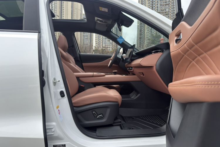 Used Changan UNI-Z New Energy 2024 Blue Whale Smart Electric iDD 125km Excellence Model
