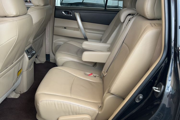 Used Toyota Highlander 2012 2.7L Two-Wheel Drive 7-Seater Luxury Edition
