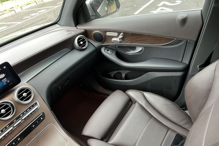 Used Mercedes-Benz GLC 2020 Facelift GLC 260 L 4MATIC Luxury Edition
