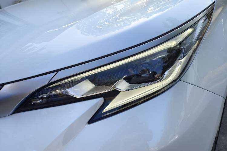 Used Toyota Sienna 2023 2.5L Hybrid Deluxe Edition