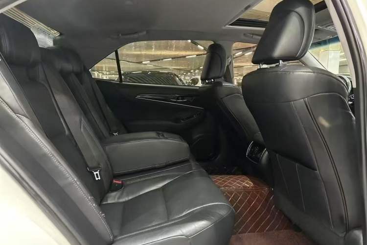 Used Toyota Crown 2018 2.0T Fashion Edition
