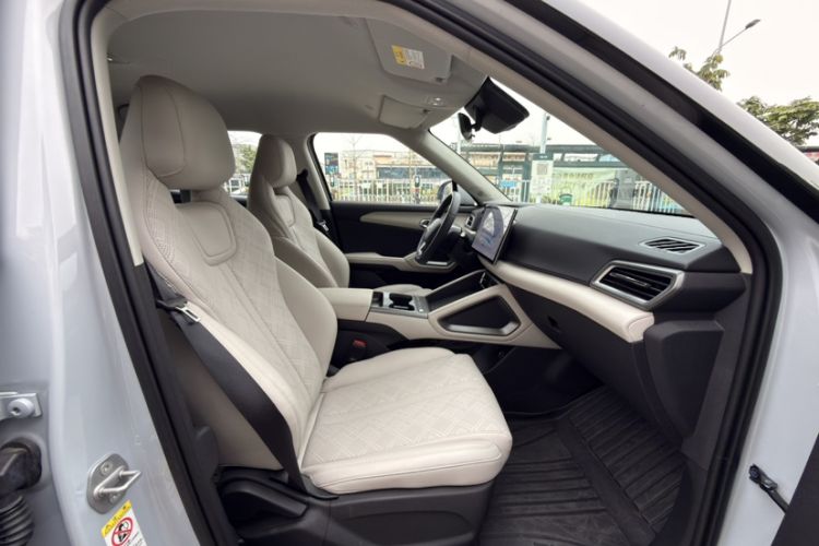 Used BYD Yuan UP 2025 Intelligent Driving Version 401 KM Dynamic Edition
