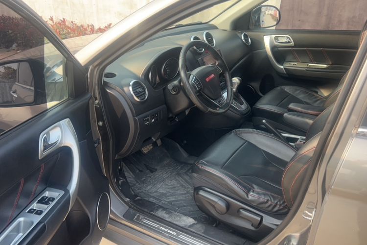 Used Haval H6 2013 Upgraded Model 2.4L Automatic Two-Wheel Drive Elite Version
