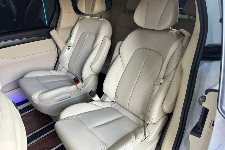 Used Buick GL8 2023 ES Lu Zun Deluxe Model
