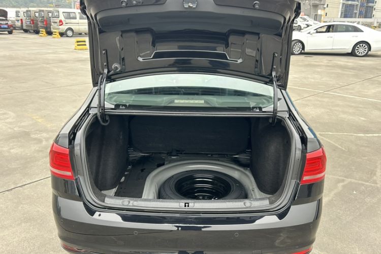 Used Volkswagen Lavida 2015 1.6L Automatic Fashion Edition
