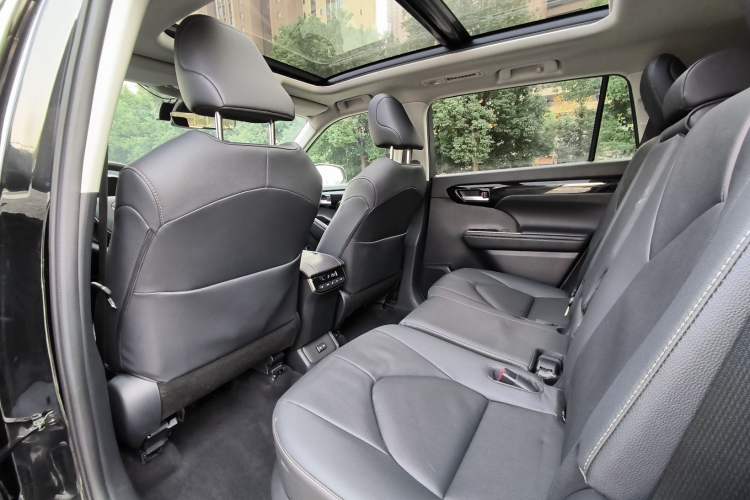 Used Toyota Highlander 2023 2.5L Smart Electric Hybrid Dual-Engine 4x4 Knight Edition 7 Seats