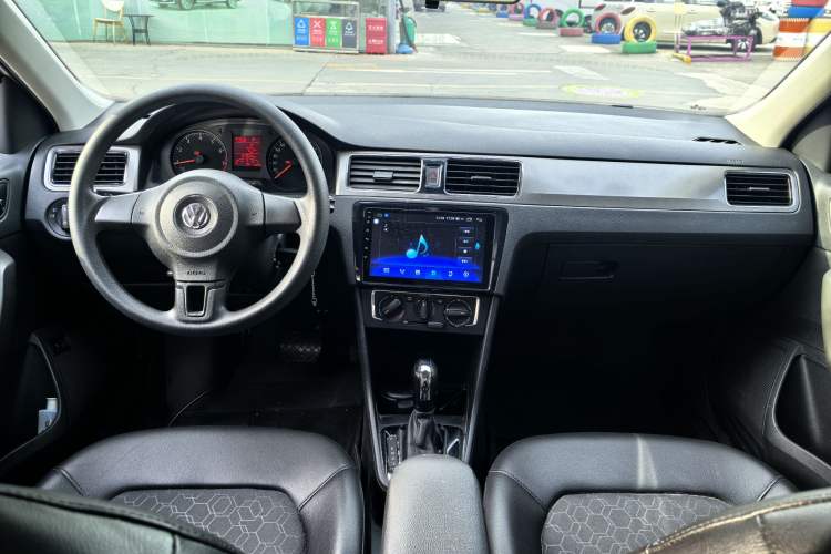 Used Volkswagen Santana 2015 1.6L Automatic Comfort Edition