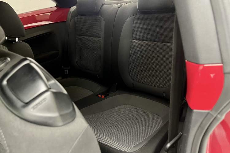 Used Volkswagen Beetle 2015 180TSI model
