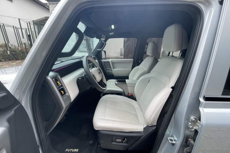 Used  V23 2025 401 Two-Wheel Drive Intelligent Driving Version
