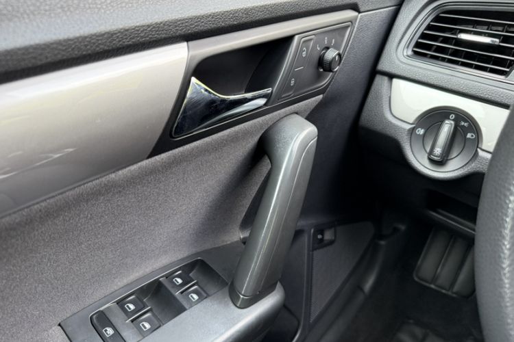 Used Volkswagen Lavida 2013 Revised Classic 1.6L Manual Fashion Edition
