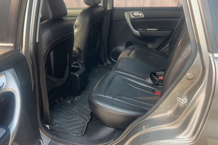 Used Haval H6 2013 Upgraded Model 2.4L Automatic Two-Wheel Drive Elite Version
