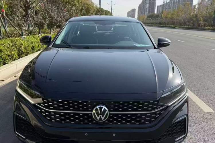 Used Volkswagen Passat 2025 Outstanding Model 330TSI Starry Elite Edition
