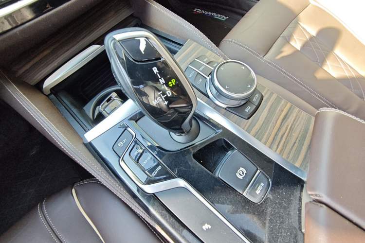 Used BMW 5 Series 2019 Facelifted 530Li Leading Edition Luxury Package
