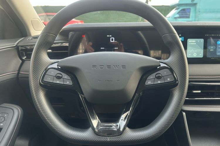 Used Roewe i5 2023 1.5L Manual Comfort Edition
