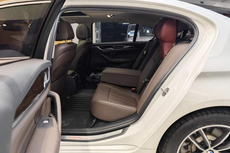 Used BMW 5 Series 2019 Facelifted 525Li Luxury Package
