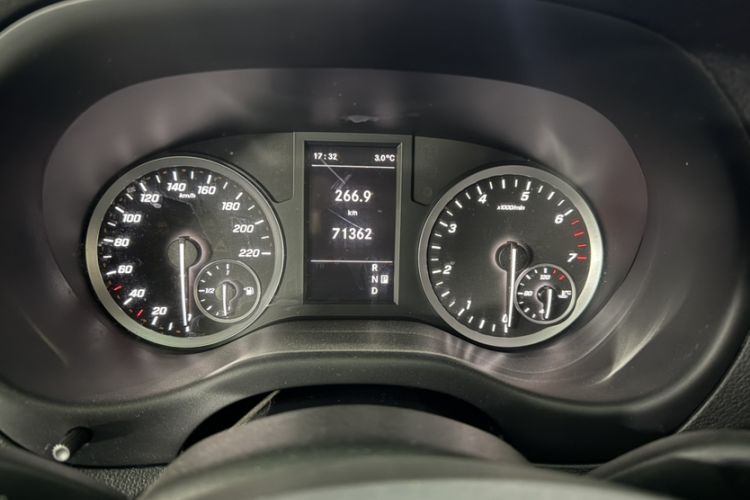 Used Mercedes-Benz Vito 2021 2.0T Elite Version 7 Seats
