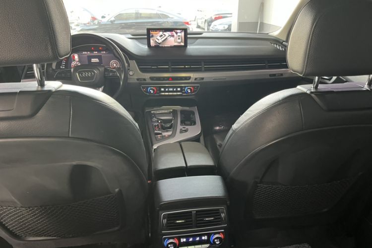 Used Audi Q7 2018 40 TFSI Comfort Model
