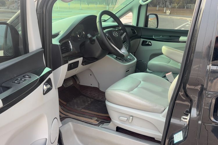 Used  Refine M5 2013 2.0T Gasoline Automatic Business Edition
