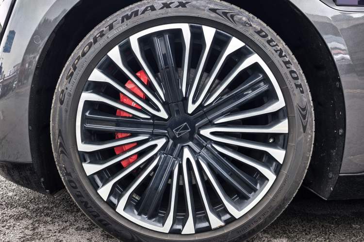 Used  12 2025 Ultra Extended-Range Edition
