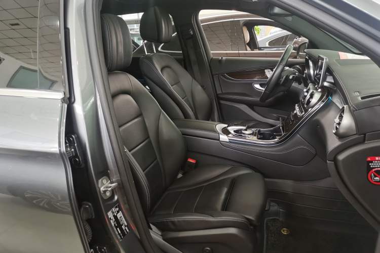 Used Mercedes-Benz GLC 2019 Facelift GLC 260 L 4MATIC Luxury Model
