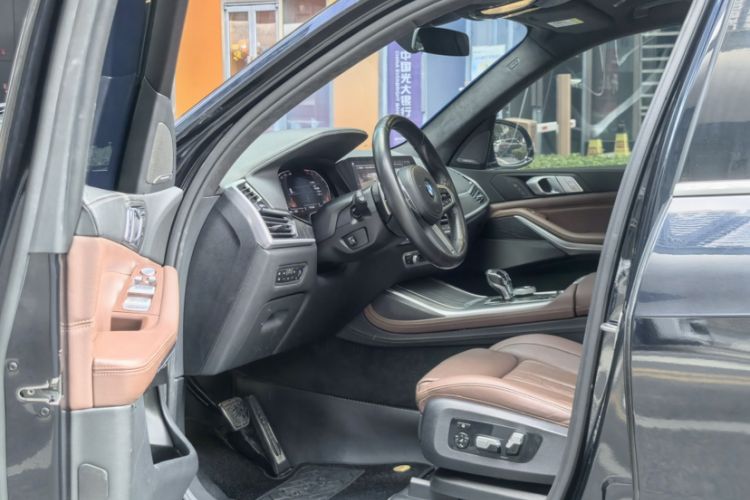 Used BMW X7 2020 xDrive40i Luxury M Sport Package
