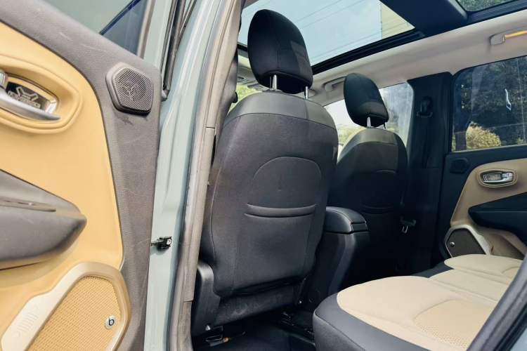 Used  Renegade 2016 2.0L Automatic Four-Wheel Drive 75th Anniversary Tribute Edition