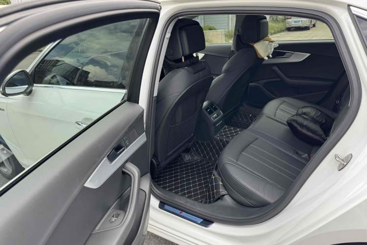 Used Audi A4L 2020 40 TFSI Luxury Dynamic Model
