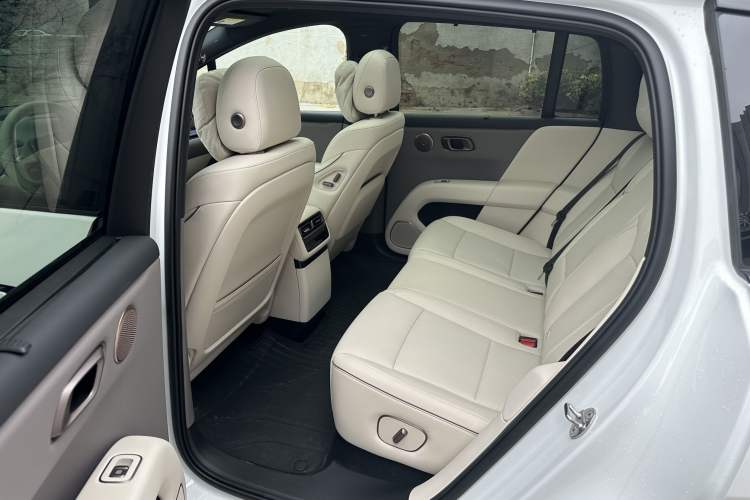 Used Li Auto Li Auto i6 2025 Model Two-Wheel-Drive Standard Type
