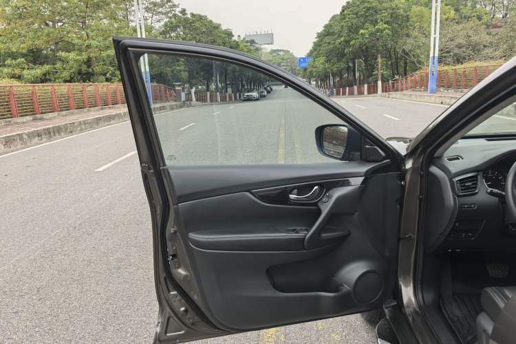 Used Nissan X-Trail 2017 2.5L CVT Leading Edition 4WD
