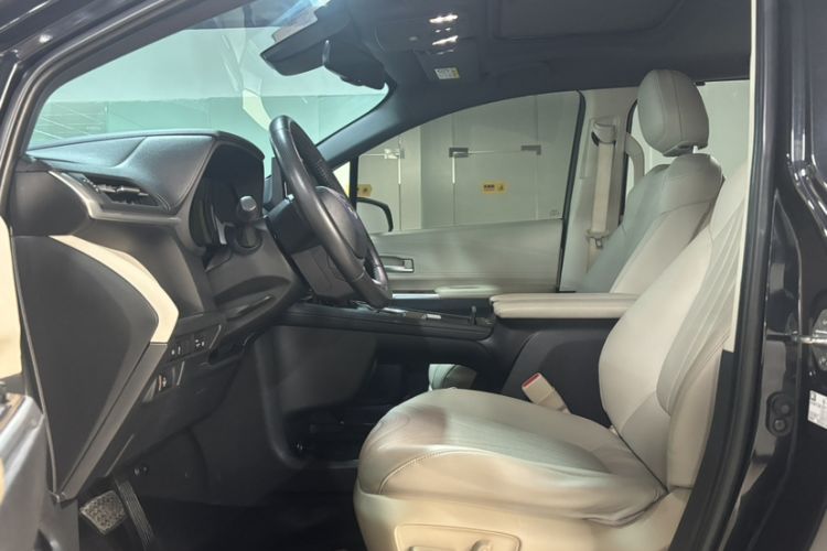 Used Toyota Sienna 2021 2.5L Hybrid Luxury Edition
